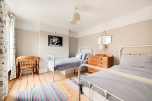 4 habitaciones, tabla de planchar con plancha y wifi gratis