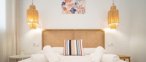 2 bedrooms, iron/ironing board, internet, bed sheets