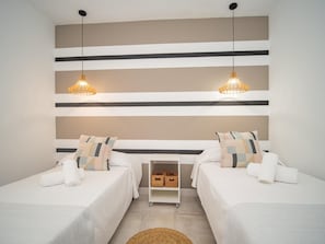 2 chambres, fer et planche Ă repasser, accĂšs Ă Internet, literie fournie