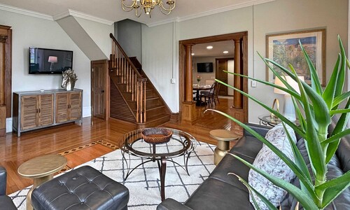 Charming Turn-of-the-Century Victorian - Downtown Traverse