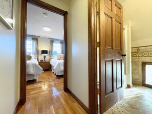 3 bedrooms, iron/ironing board, WiFi, bed sheets - Charming Turn-of-the-Century Victorian - Downtown Traverse (Traverse City)