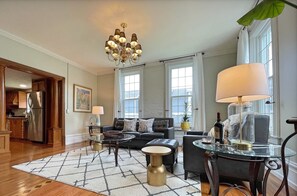 TV - Charming Turn-of-the-Century Victorian - Downtown Traverse (Traverse City)