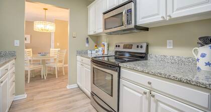 1028 Caravel Court: Stylish updated  Villa, Free Bikes, Lighthouse Views