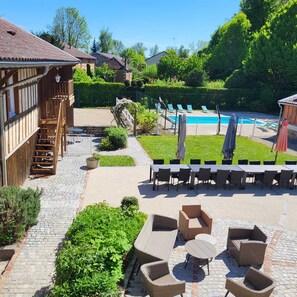 Outdoor dining - Cosy gîte with swimming pool - Ideal for groups (Louvemont)