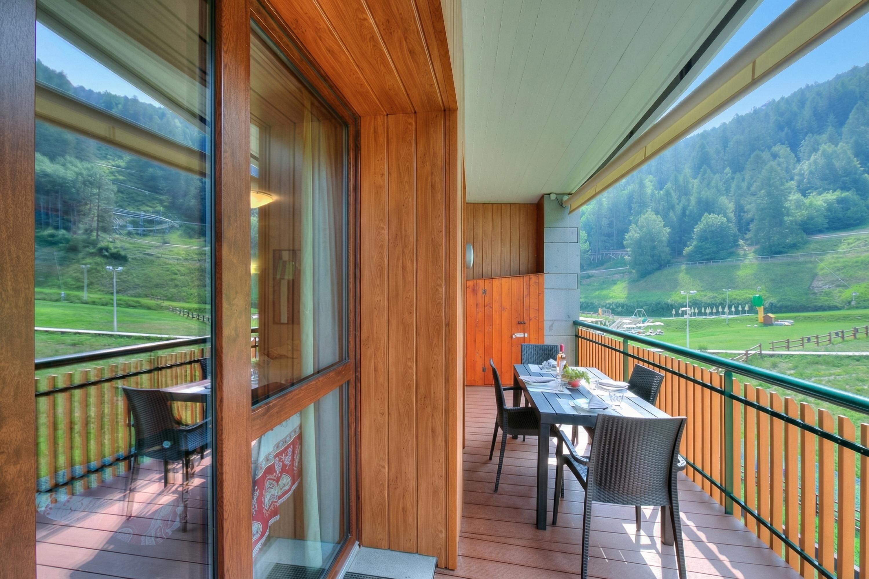 Familjestudio - utsikt mot bergen (La Marmotta Campo Smith on the Ski) | Restaurang utomhus