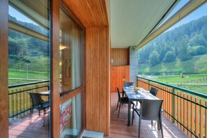Estudio familiar, vista a la montaña (La Marmotta Campo Smith on the Ski) | Restaurante al aire libre