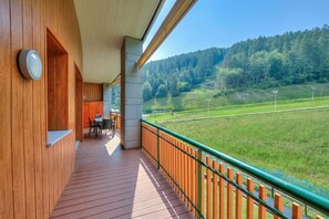 Family Studio, Mountain View (La Marmotta Campo Smith on the Ski) | Outdoor dining
