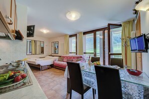 Studio Keluarga, pemandangan gunung (La Marmotta Campo Smith on the Ski) | Ruang keluarga | Smart TV 21-inci dengan saluran TV kabel