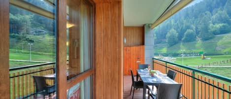 屋外ダイニングエリア