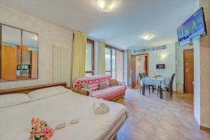 Äänieristys, ilmainen Wi-Fi, vuodevaatteet