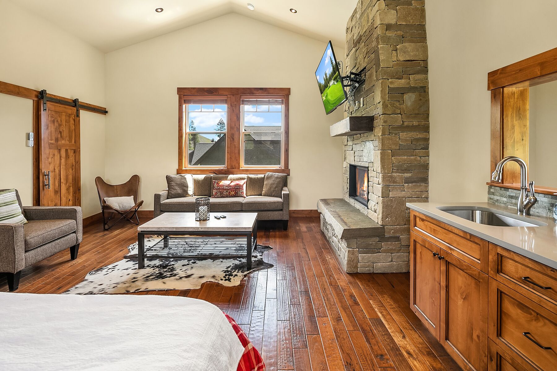 6 bedrooms, iron/ironing board, travel crib, free WiFi