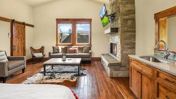 6 bedrooms, iron/ironing board, travel crib, free WiFi