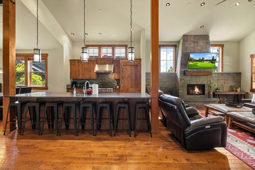 Suncadia Golf Course Home that Sleeps 21! Game Room*Hot Tub*Gas Fire Pit