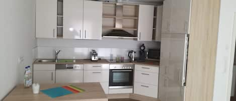 Refrigerador, microondas, horno, placa de cocina