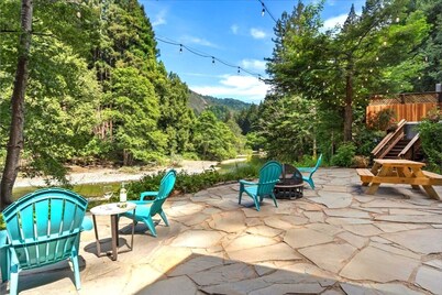 Cozy Creek Cabin +  Creekside • Hot Tub • Near Russian River • Dog-Friendly