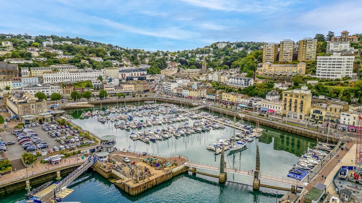 Fresh Escapes - Sovereign House - 2 Bed Apartment - Torquay