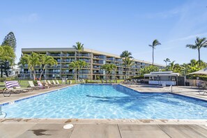 A heated pool - Maui Sunset Vacation Rentals B320 (Kihei)