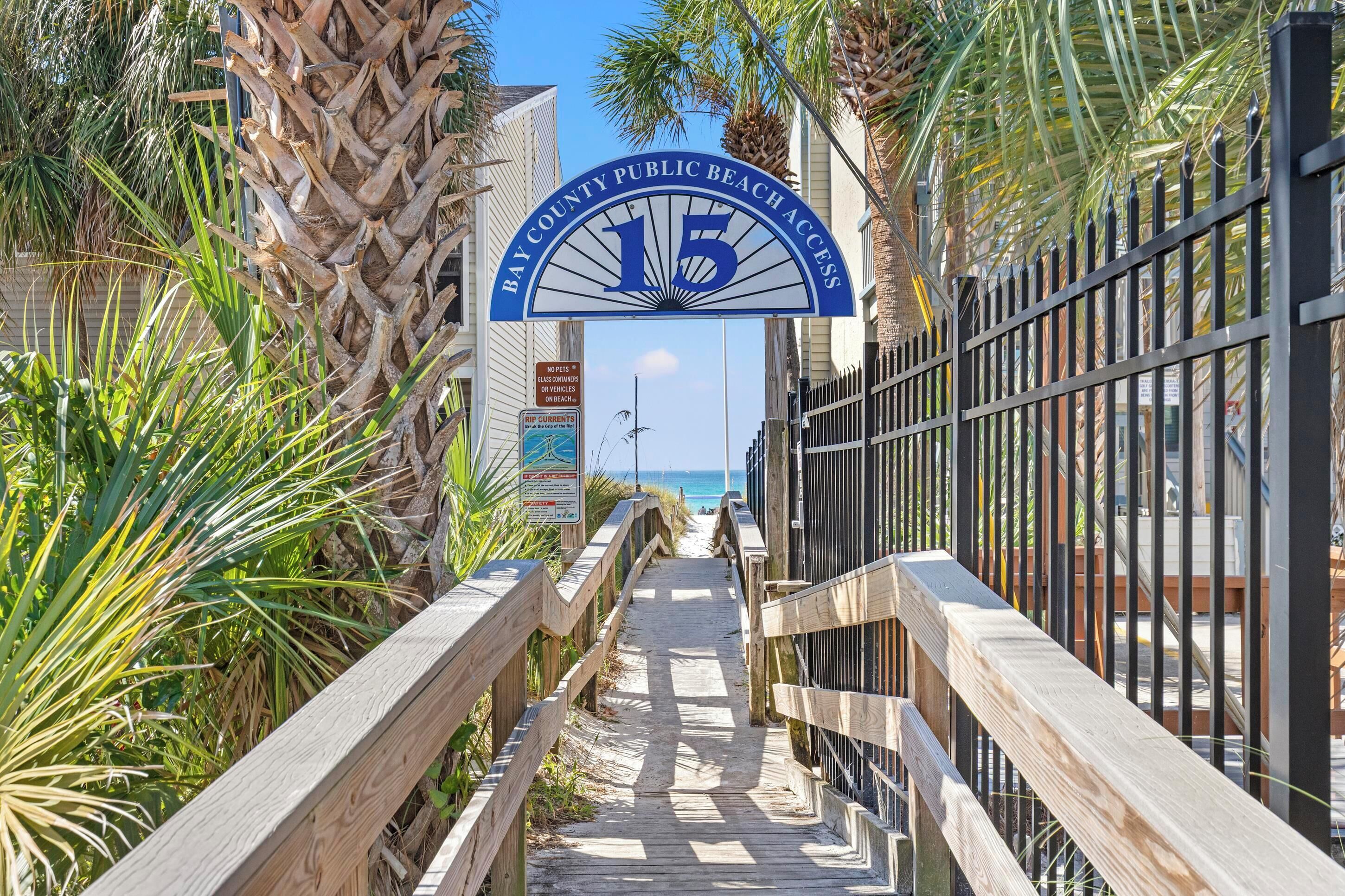 På stranden og hvit sand