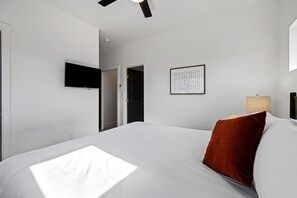 3 bedrooms, iron/ironing board, free WiFi, bed sheets