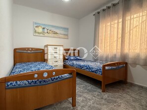 2 bedrooms, iron/ironing board - 160B (Cambrils)