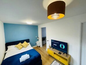 1 bedroom, desk, iron/ironing board, WiFi