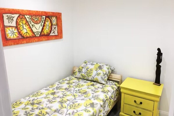 2 habitaciones, escritorio, tabla de planchar con plancha y wifi 