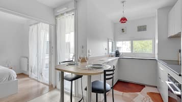 Fridge, microwave, oven, dishwasher