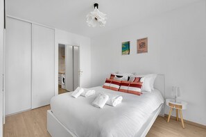 1 habitación, tabla de planchar con plancha, wifi gratis y ropa de cama