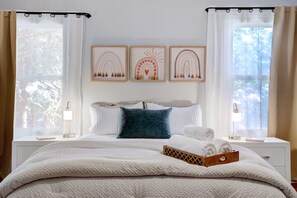 4 bedrooms, iron/ironing board, WiFi, bed sheets - King William - A Birdy Vacation Rental (San Antonio)