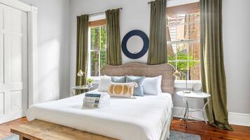 3 bedrooms, desk, iron/ironing board, free internet