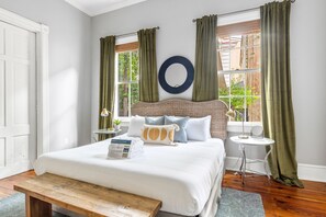 3 bedrooms, desk, iron/ironing board, free internet