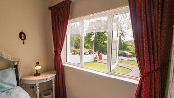 1 bedroom, individually decorated, individually furnished, free WiFi