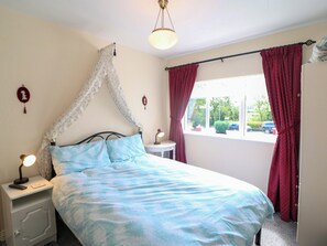 Cottage | Interior - Waterfall House (Gortanure)