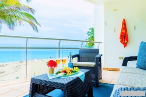 Property grounds - Beachfront ★ Pool ★ All New ★ AC ★ Free Gated Prkng ★ Laundry ★ WiFi ★ 1st Floor (Rincon)