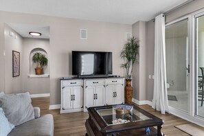 Smart TV, lettore DVD, libri