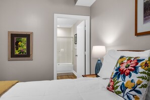 3 chambres, fer et planche à repasser, lit de bébé portatif