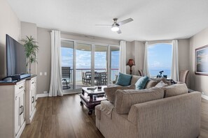 Smart TV, DVD player, books - Pristine, Family-friendly condo. Spectactular Gulf Views! (Navarre)