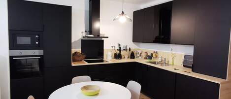 Fridge, microwave, oven, stovetop