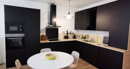 Plein centre ville sans bruit, vue mer, Parking privatif, 250 m de la plage