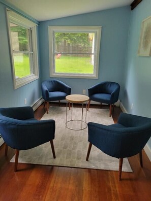 Interior - 3 bedroom home steps away from beach/lake (Petersburg)