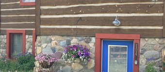 Sunny, Stylish Cabin in Colorado Mountain Town