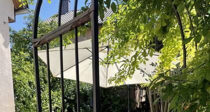 Charming house with garden is looking for a subtenant Sept-Nov 2022