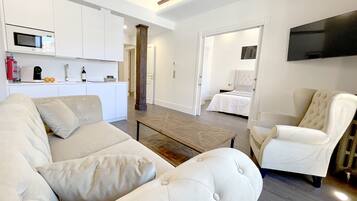 Suite Confort, baño privado (Vistas Plaza Mayor ) | Interior