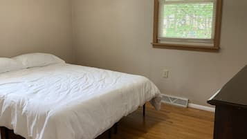 4 habitaciones, escritorio, wifi y ropa de cama