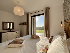 1 slaapkamer, een kluis op de kamer, een strijkplank/strijkijzer