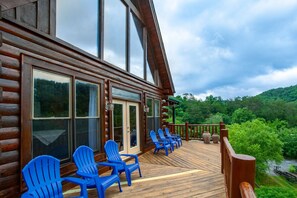 Terrace/patio - Bear Creek Cabin - Mtn View, Hot Tub & Game Room! (Sevierville)