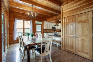 Dining - Bear Creek Cabin - Mtn View, Hot Tub & Game Room! (Sevierville)
