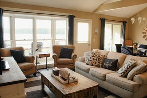Smart TV, chimenea y estéreo 