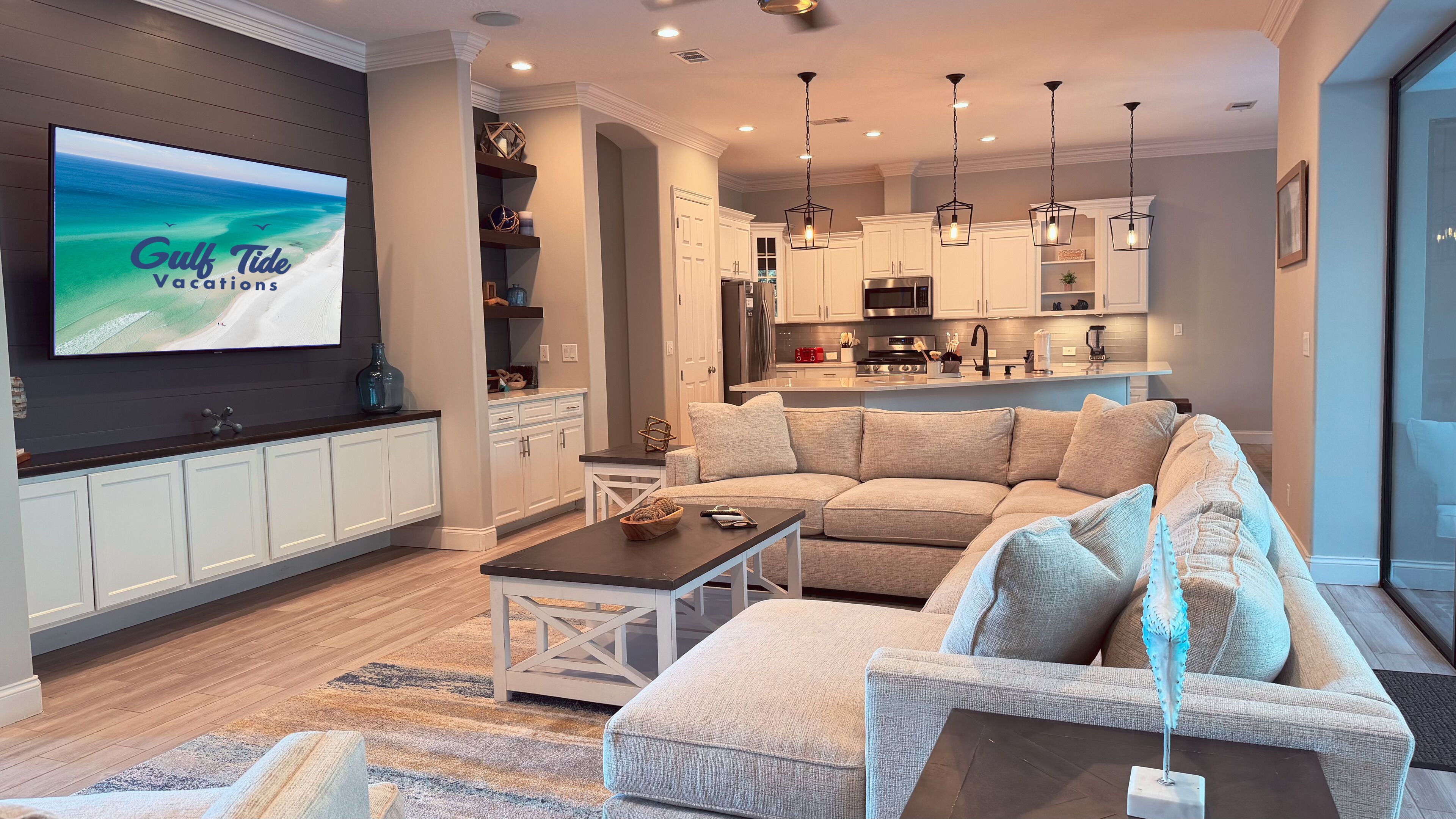 Rumah, Beberapa Tempat Tidur, kolam renang pribadi, pemandangan kolam renang | Area keluarga | TV dan perapian