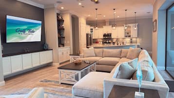 Rumah, Beberapa Tempat Tidur, kolam renang pribadi, pemandangan kolam renang | Area keluarga | TV dan perapian